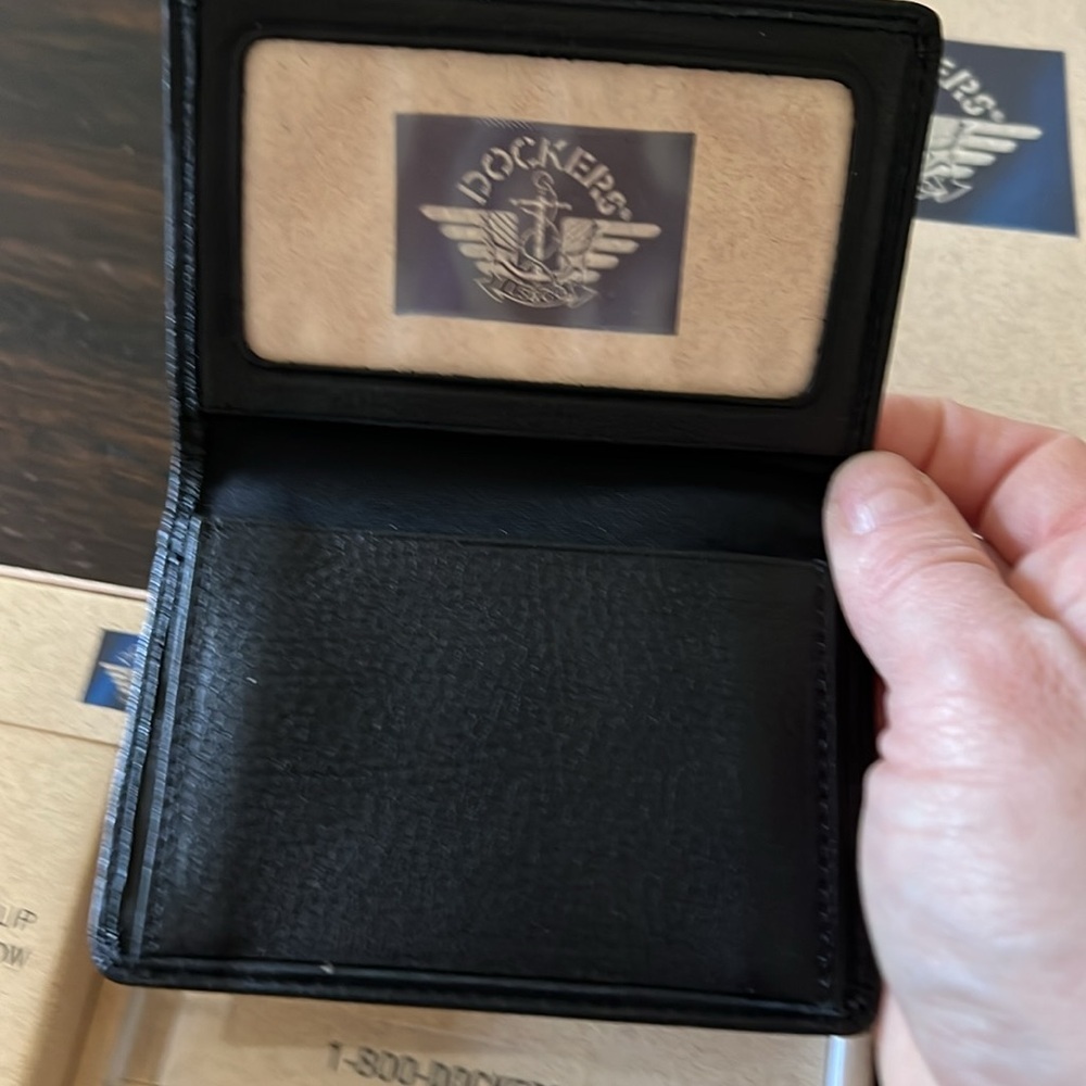 Dockers gift set front pocket wallet ID holder with utility tool - Picture 6 of 9